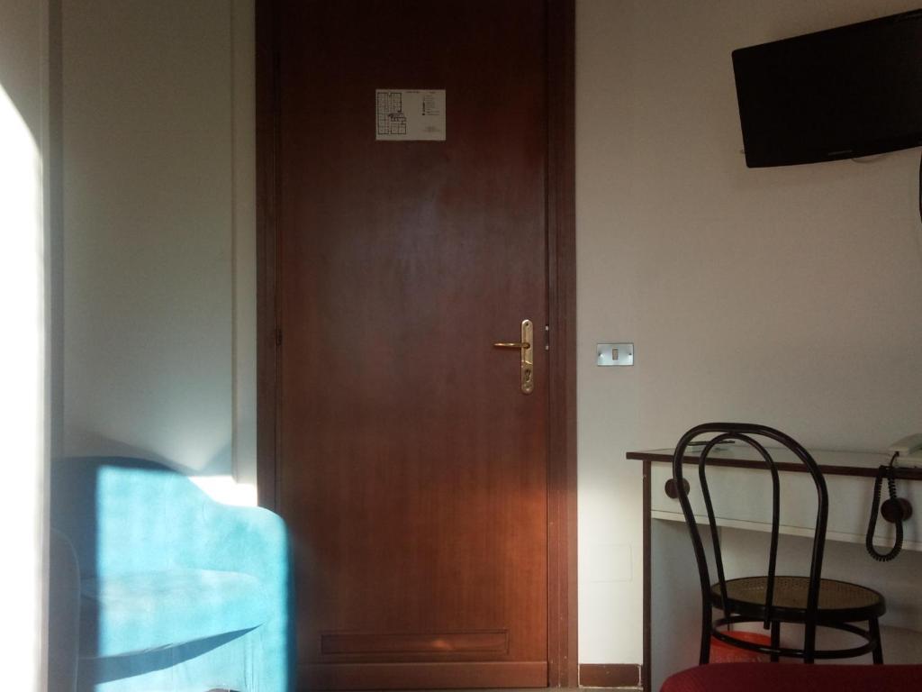 Hotel Bristol Sesto San Giovanni Zimmer foto